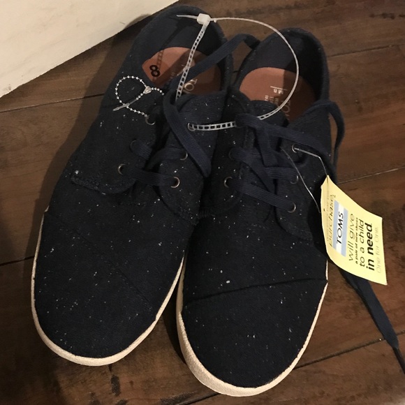 Toms - Picture 1 of 5